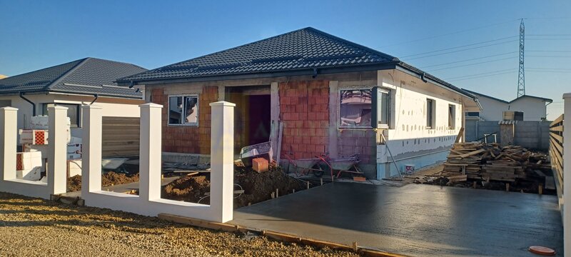 Sabareni, casa parter 4 camere, CT, terasa, pivnita, teren 478 mp